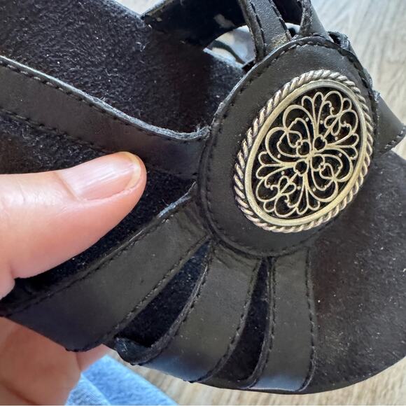 Strictly Comfort Black Leather Strappy Sandals Women 7.5 Low Wedge Shoes Comfort - Picture 3 of 8